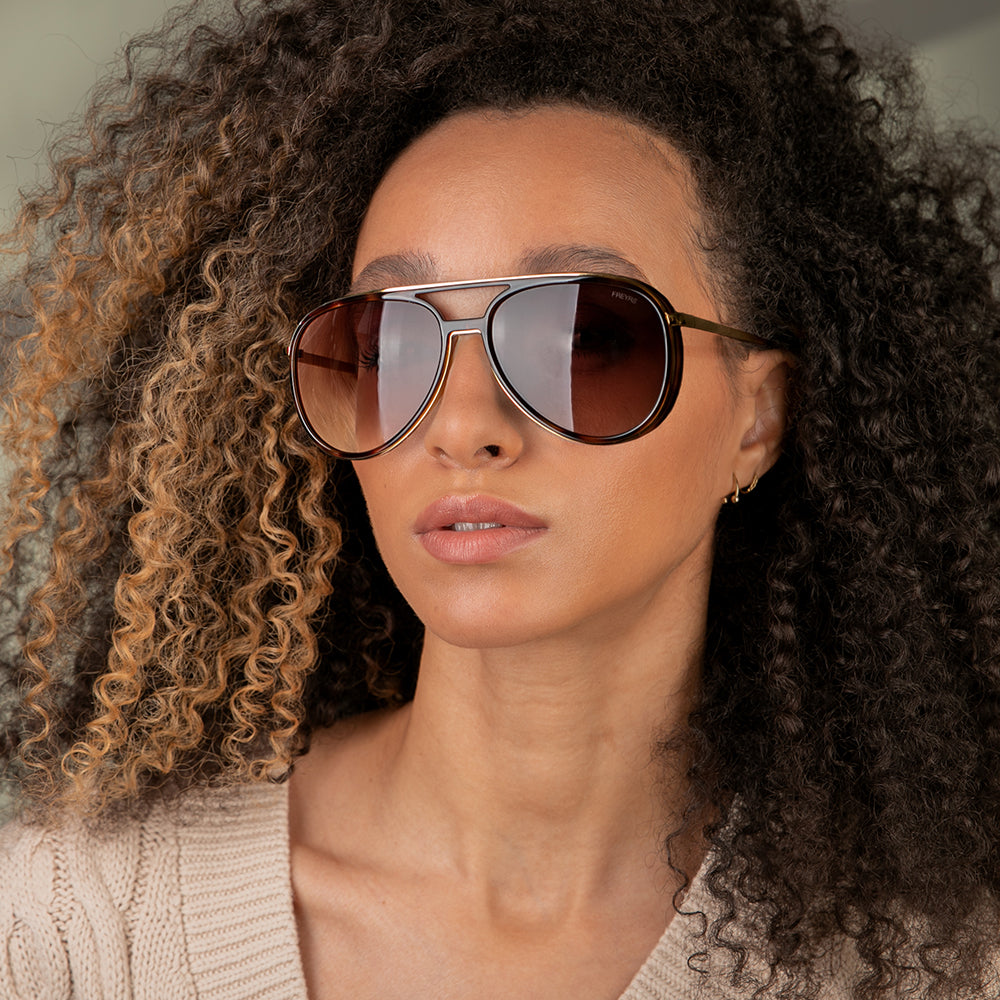 Gold Outlined Aviator Sunglasses